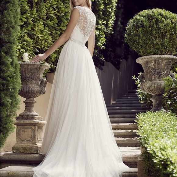 Brand new, never been worn wedding dress - Picture 3 of 14